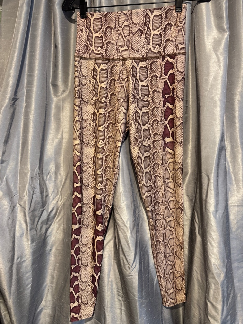 Onzie Snake Print 7/8 Leggings - brown & burgundy size medium